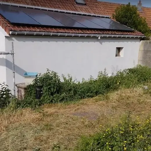 6 panneaux photovoltaïques installés sur le toit